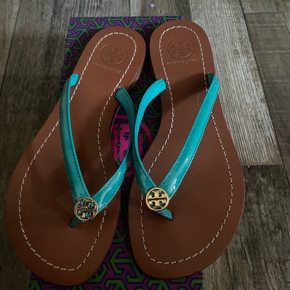 Tory Burch Patent leather Sandals - Picture 14 of 15